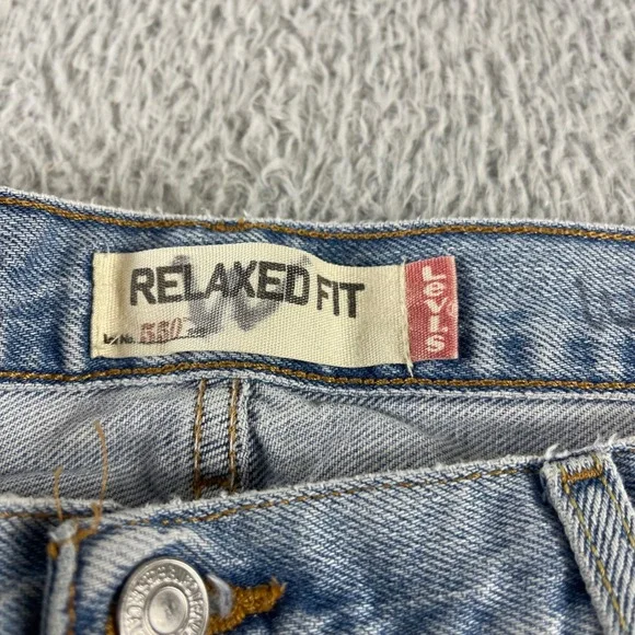 Levi's 550 Jeans Mens 36x30 Relaxed Fit Light Wash Denim Pants - Picture 2 of 13